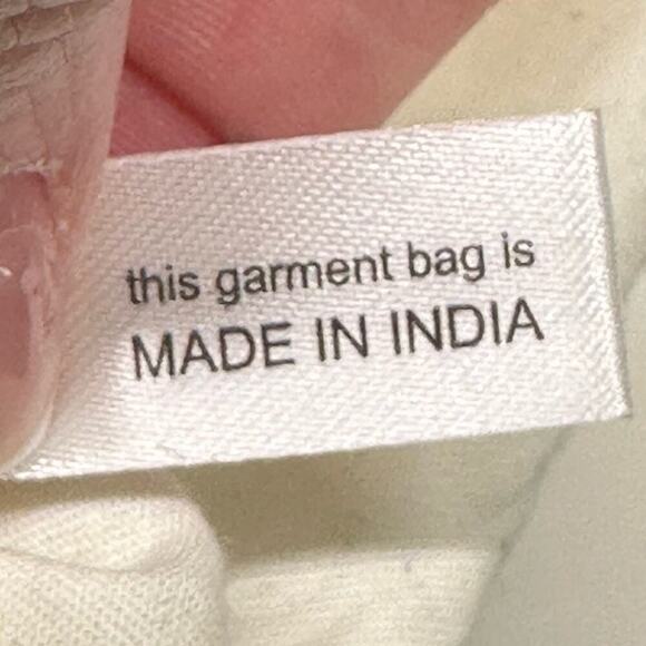 Gucci | Garment Bag & Velvet Coat Hanger | Off-white/Black | Bag: 20.5 x 57 inch - Picture 14 of 16